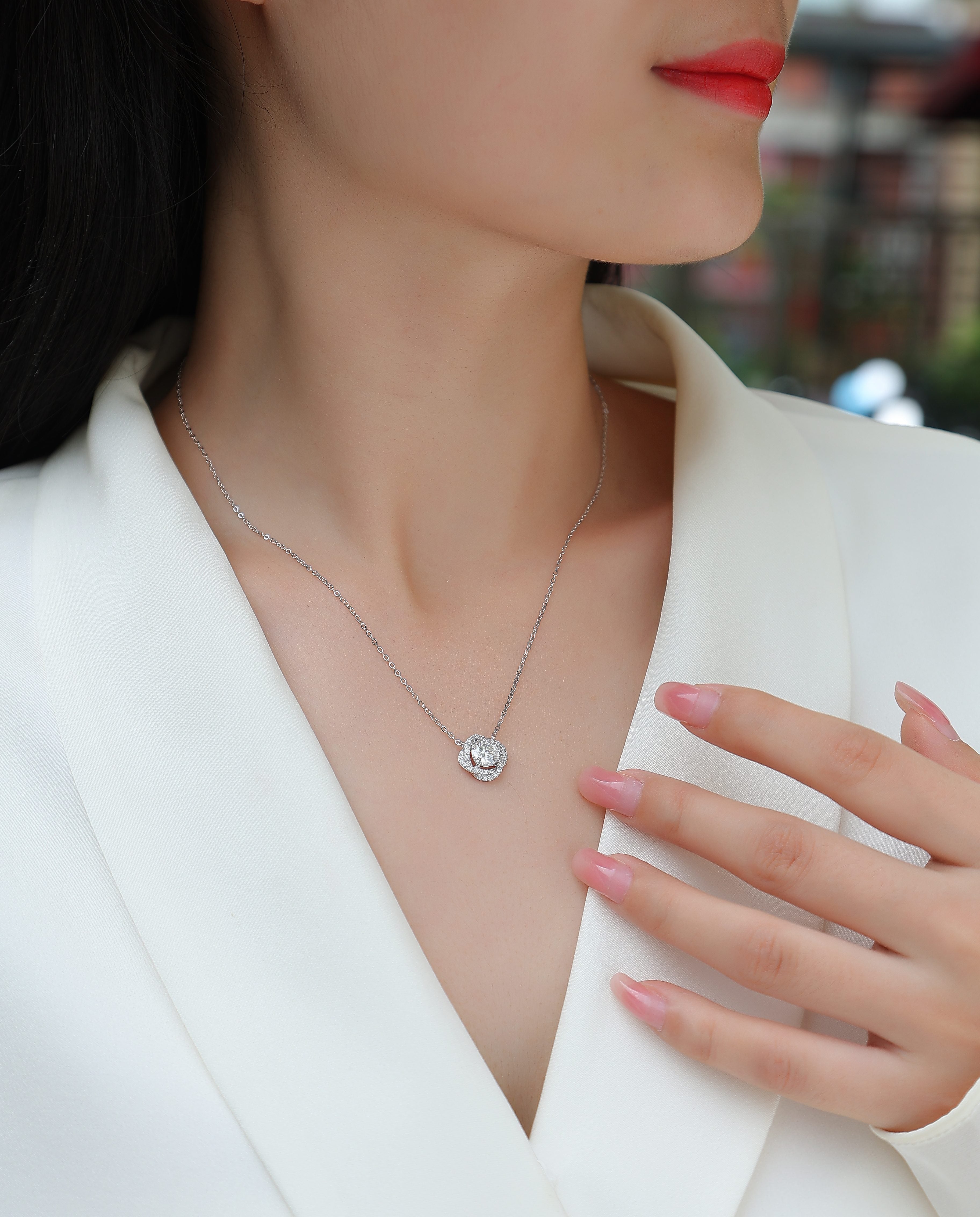 Lucky Flower Pendant-1 carat Moissanite S925 Sterling Silver And Platinum