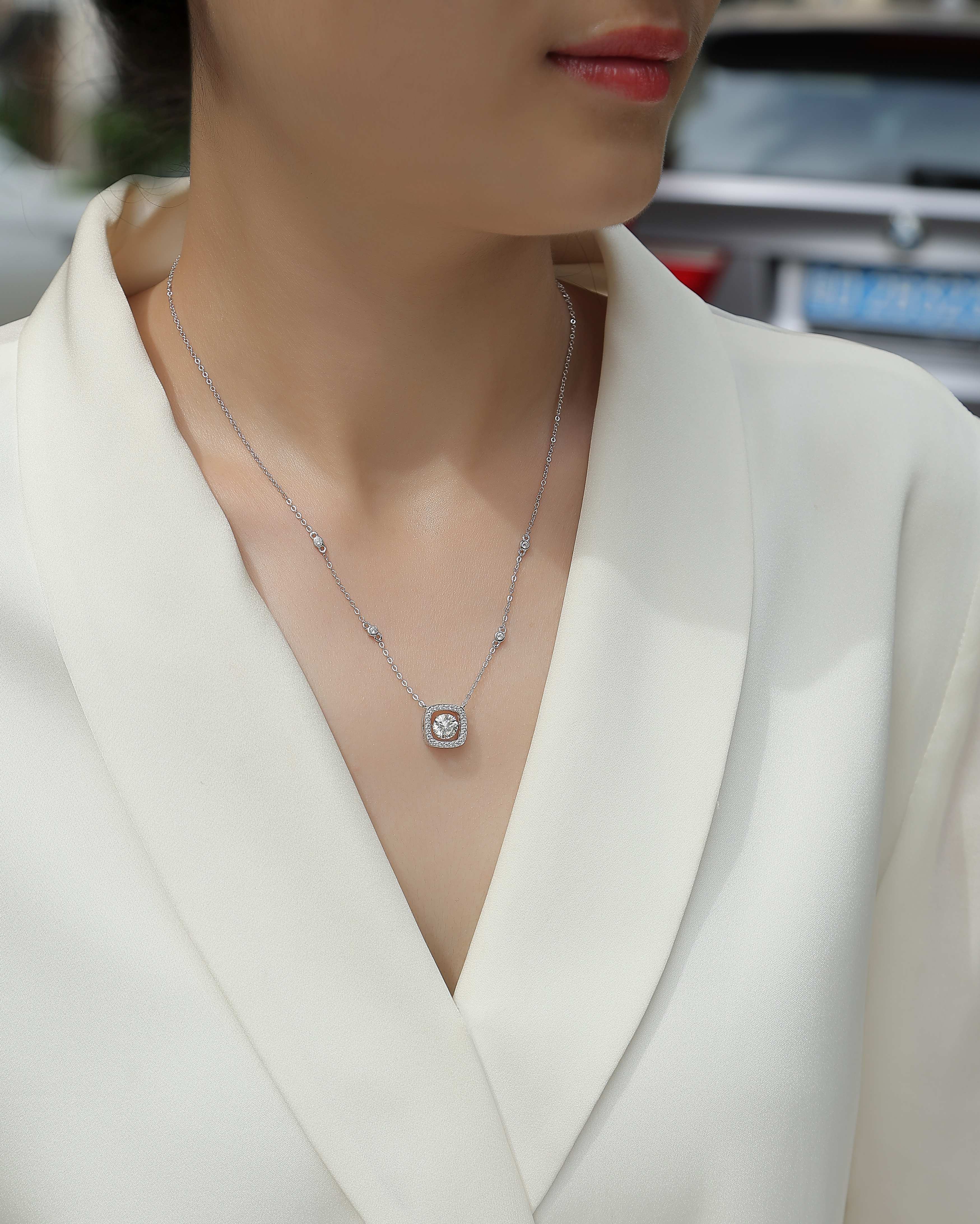 Luxury pillow 1-Carat Moissanite Pendant – S925 Silver & Platinum necklace