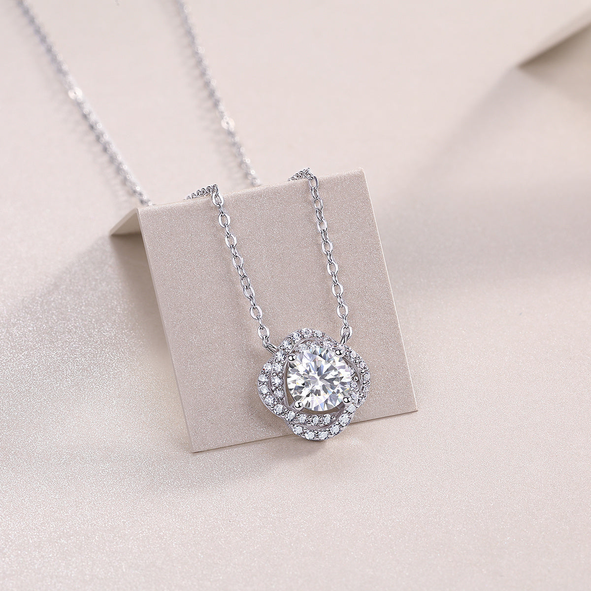 Lucky Flower Pendant-1 carat Moissanite S925 Sterling Silver And Platinum