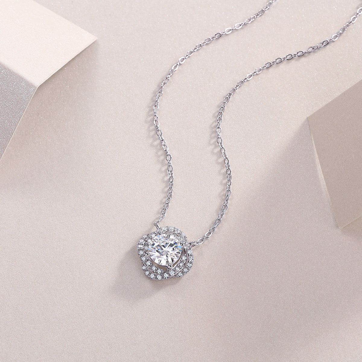 Lucky Flower Pendant-1 carat Moissanite S925 Sterling Silver And Platinum
